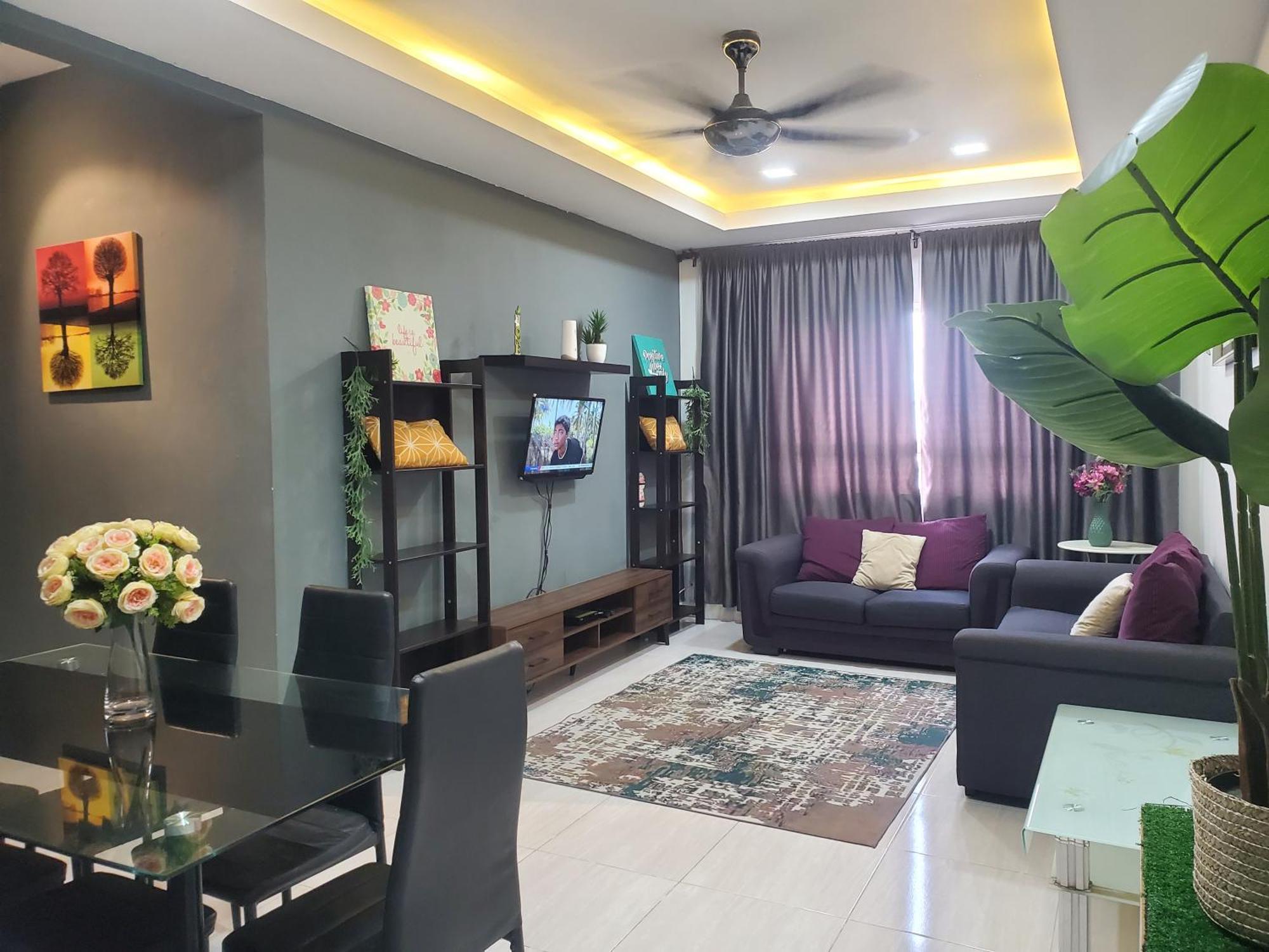 Casa Inderaloka Pantai Batu Buruk Apartment *